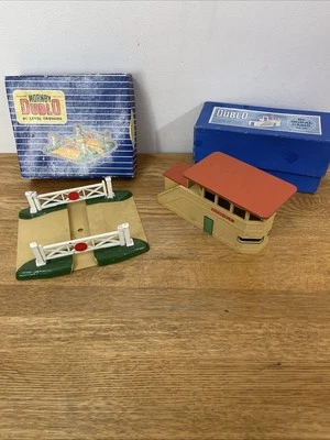 Hornby Dublo / D1 Level Crossing / Boxed & D1 Signal Cabin Boxed - Image 1 of 4