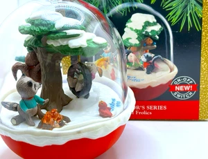 1990 HALLMARK Christmas Ornament - FOREST FROLICS LIGHT & MOTION - Original Box - Picture 1 of 6