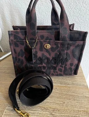 Bolso Bandolera COACH Cargo Tote 26 Estampado Leopardo Lona Incluye Bolsa Antipolvo Foto 1 de 4