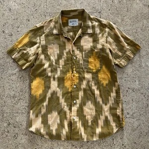 Camisa Kardo Hecha a Mano Geométrica Cuello de Campamento Manga Corta Abotonada Pequeña - Imagen 1 de 7