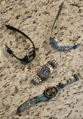 Lote de relojes de pulsera usados, Benrus Quartz, Aquatech, Godzilla, Swerve, necesita pilas Foto 1 de 4