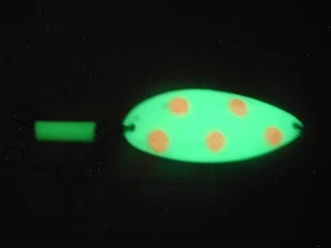 Glow in the dark Acme little cleo Green Bug With Red Glow Accents Glowmates Glow - Picture 1 of 2
