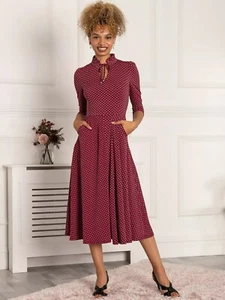 Vestido Mediodi Jolie Moi Jennifer cuello corbata estampado geométrico, rojo/multo talla 12 Precio de venta sugerido por el fabricante £75 - Imagen 1 de 2