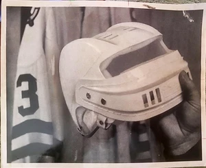 1968 CHICAGO BLACKHAWKS NHL HOCKEY HELMET PHOTO CCM STAN MIKITA RED BERENSON AHL - Picture 1 of 12