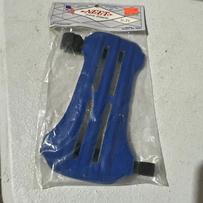 Vintage New Old Stock Neet N-3V Archery/Bow Armguard Blue - Image 1 of 4