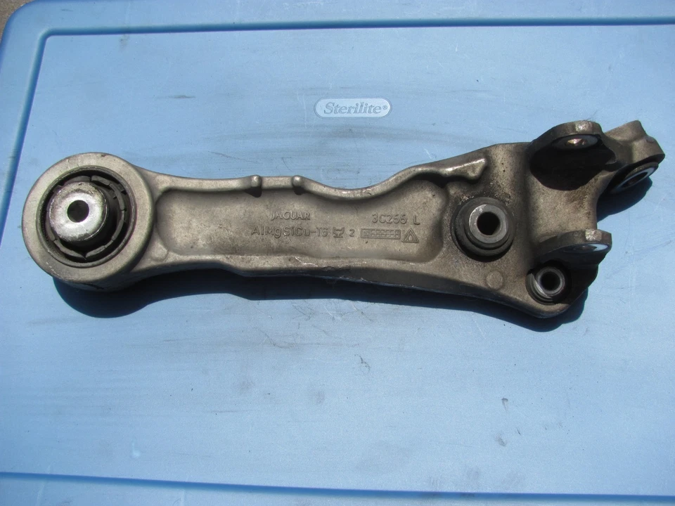 2004 05 06 07 08 2009 Jaguar XJ8 XJ8L VANDEN PLAS BRAZO DE CONTROL INFERIOR DELANTERO IZQUIERDO  Foto 1 de 1