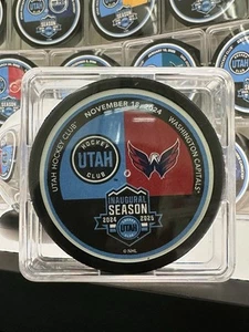 Utah Hockey Club - Washington Capitals - Game Day Puck - 18/11/2024 - Foto 1 di 1