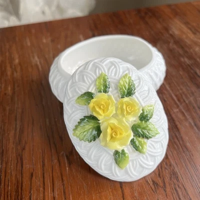 Plato baratija de cerámica MCM vintage tejido crema rosas amarillas floral decoración del hogar raro Foto 1 de 4