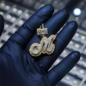 Ciondolo lettera personalizzata moissanite vera taglio tondo 2 ct placcato oro giallo 14 kt - Foto 1 di 3