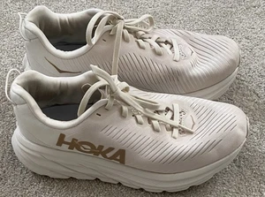Zapatos para correr HOKA Rincon 3 para mujer 8B blancos y beige entrenadores acolchados - Imagen 1 de 11