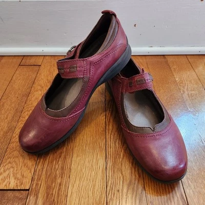 Womens Earth  Origin Angelica  Red/Wine Size 8.5D Wide Mary Jane comfort flat - Image 1 of 4