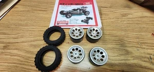 Ruedas y neumáticos originales Kyosho Stinger MK2 Circuit serie 1000 - Imagen 1 de 10