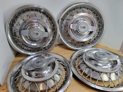 Chevy Corvair 1962-1963 14" Cubiertas de rueda de alambre Tapacubos Juego de 4 USADOS ORIGINALES Foto 1 de 4