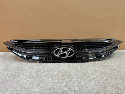 PARAGOLPES DELANTERO PARRILLA SUPERIOR GENUINO HYUNDAI IX35 iX35 2010-2015 Foto 1 de 4