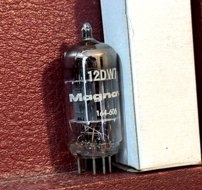 Tubo preamplificador Mullard etiquetado Magnavox 12DW7 / 7247. GT Británico. Pruebas 100% NOS. Foto 1 de 4