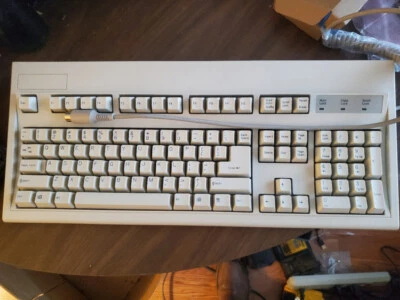 Teclado de computadora personal IBM AT Key Tronic en caja - sin usar Foto 1 de 4