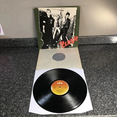 LP VINYL THE CLASH SELF TITLED DEBUT ALBUM CBS 82000 UK 1ST PRESS 1977 EX-/EX - Image 1 of 4