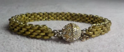 PULSERA COSIDA PEYOTE CORTE HEXAGONAL DE LATÓN CON CIERRE MAGNÉTICO TACHONADO DE DIAMANTES DE IMITACIÓN 6,5" Foto 1 de 4