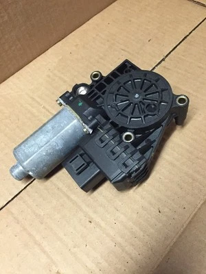 99-04 Audi A6 Rear Right Passenger Side Window Regulator Motor 130 821 785 - Image 1 of 3