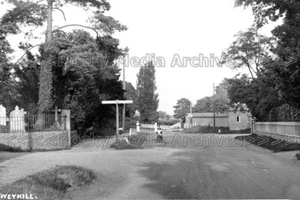 Dpp-56 Junction With Churchyard, Weyhill Near Andover, Hampshire. Photo - Picture 1 of 1