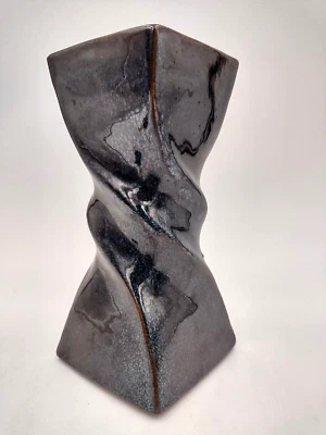 Jarrón de cerámica de arcilla torcida rectangular moteado verde oscuro azul nuevo stock antiguo Foto 1 de 4