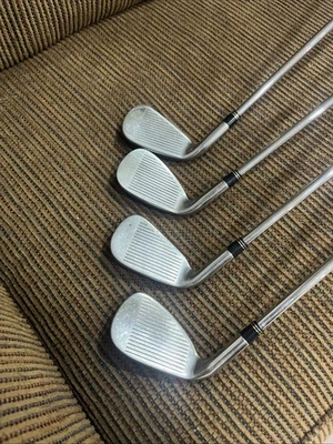 Empuñaduras Lamkin de hierro Taylormade Burner Plus Hierros 6-9 usadas Foto 1 de 4