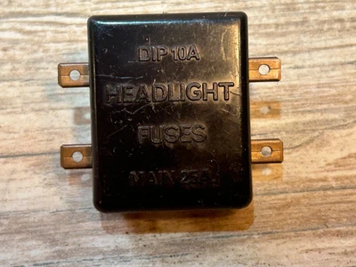 Vintage 10A Headlight Fuse Box Jaguar  XJ6 XJ12 XJS C39352 NOS - Image 1 of 3
