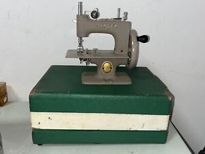 Singer Sewhandy Model 20 Child Sewing Machine & Case WORKING!!