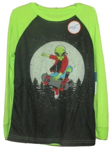 New Boys Small 6-7 Alien Riding Skateboard 2 piece Pajama Set Fleece Pants - Picture 1 of 2