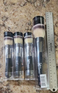 It Cosmetics Brushes NEW Lot Of 4 Jumbo Powder + # 6 - Picture 1 of 2