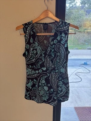 suzie in the city Large Sleeveless Top - Image 1 of 3