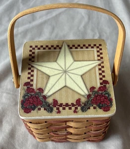 "Cesta tejida con mango móvil tapa con bisagras blanco estrella rojo diseño floral 4""x4""x4""" - Imagen 1 de 11
