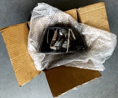 Luz de esquina delantera izquierda Volvo de repuesto con bisel negro 30621837 para S40 V40 Foto 1 de 3