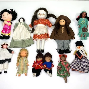 Lote de 11 muñecas pequeñas vintage todas en buen estado usadas - Imagen 1 de 5