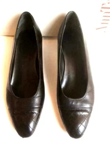  Ann Taylor women vintage Black leather Heels pumps Size 6 M Quite Toe  Italy - Picture 1 of 5