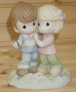 Precious Moments #840063 You Capture My Heart - Picture 1 of 8
