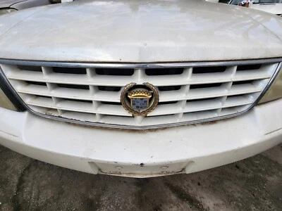 1999 2000 2001 2002 2003 2004 CADILLAC SEVILLE GRILLE WHITE GOLD EMBLEM - Image 1 of 4