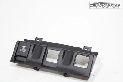 2021-2024 HONDA ODYSSEY PAINEL CENTRAL MOLDURA INFERIOR ACABAMENTO TAMPA E TOMADA ELÉTRICA FABRICANTE DE EQUIPAMENTO ORIGINAL - Imagem 1 de 4