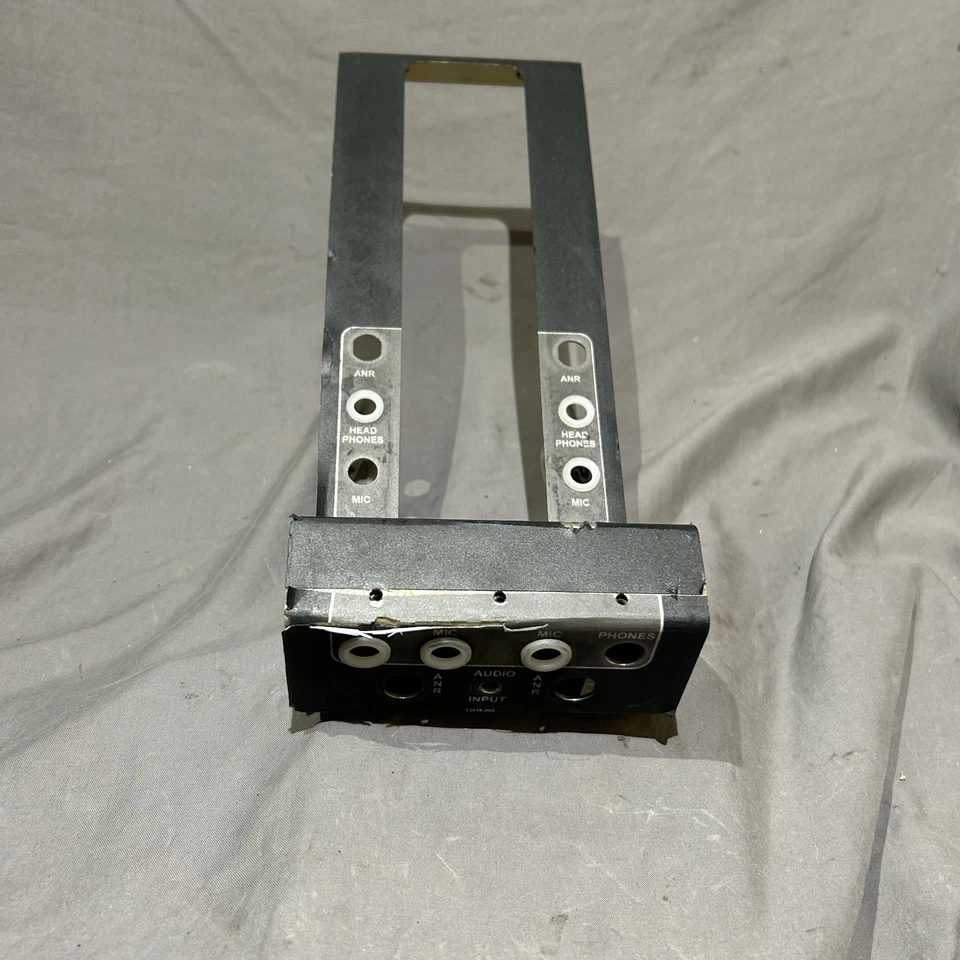 Consola central panel de audio Cirrus SR22T 18235-005, 18570-001, 18570-002 Foto 1 de 4