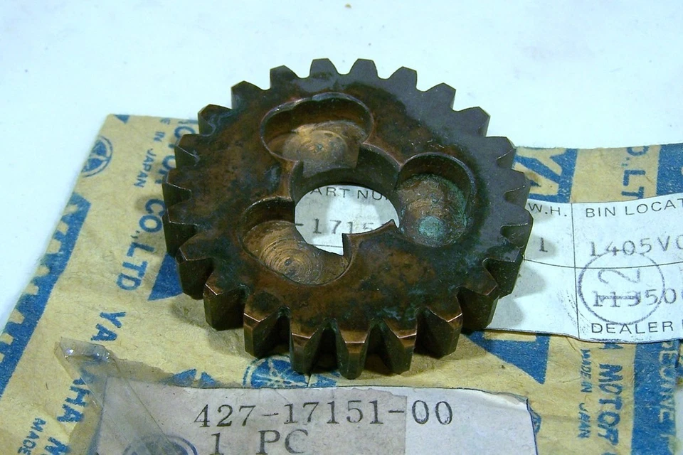 NUEVO OEM YAMAHA MX100 MX125 MX175 RS100 QUINTO PIÑÓN ENGRANAJE 427-17151-00-00 Foto 1 de 1