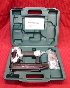 CLAVADORA DE BRAD NEUMÁTICA LIGERA METABO HPT NT50AE2 2"" SIN USAR - Imagen 1 de 6