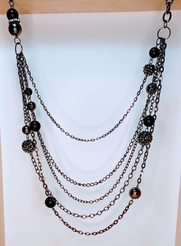 VETEMENTS Collana catena perle tono nero e argento multifilo look stratificato