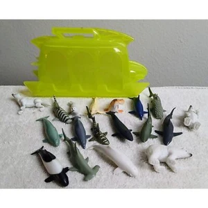 Genuine SeaWorld Collectibles Animal Figures Set With Case - Picture 1 of 3
