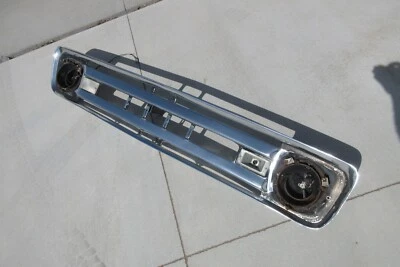 1961 1962 Ford Pickup Truck ORIGINAL CHROME GRILL Good Used F-100 150 250 350 Foto 1 de 4