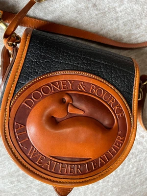 Vtg Dooney & Bourke Big Duck Crossbody Bag~Black & British Tan~Black/Beauty~🇺🇸 - Image 1 of 4