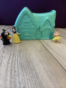 Vintage 90's Disney Snow White Cottage Once Upon A Time Playset With Figures - Picture 1 of 12