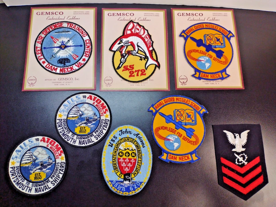 (8) Parches de submarinos vintage de la Marina de los Estados Unidos años 60. Excelente estado algunos nuevos en tarjeta. Foto 1 de 4
