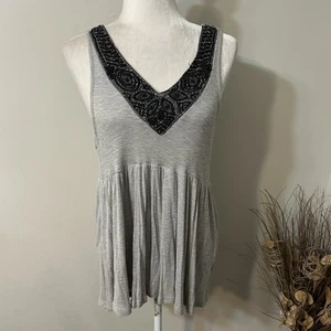 Camicetta canotta donna Charlotte Russe grigia con perline scollo a V vita plissettata taglia L - Foto 1 di 7