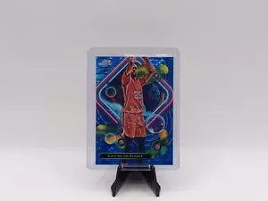 2023-24 Topps Cosmic Chrome 03/99 Blue Moon - Kevin Durant #101 - Foto 1 di 3