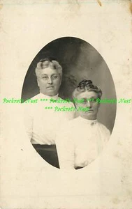 RPPC ca 1900-1910 zwei ältere Frauen (Schwestern?) Elegante, gestylte Haare, Broschen - Bild 1 von 2